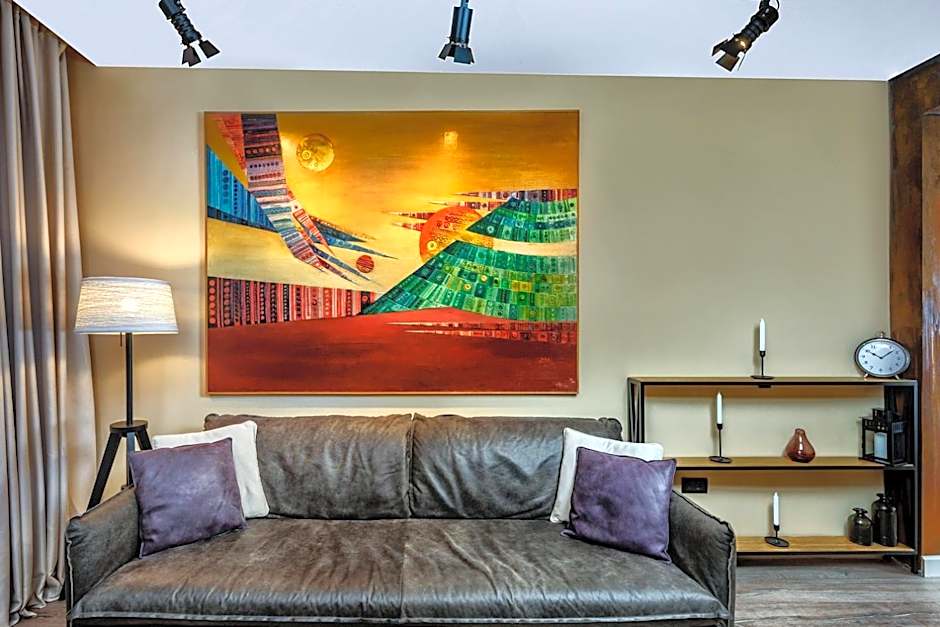 One Luxury Suites