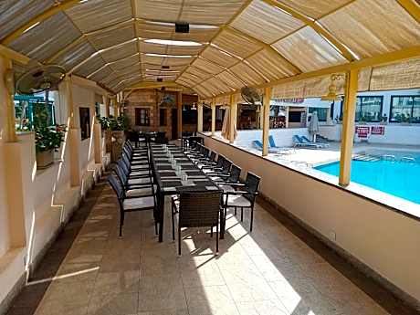 Cairo Pyramids Hotel