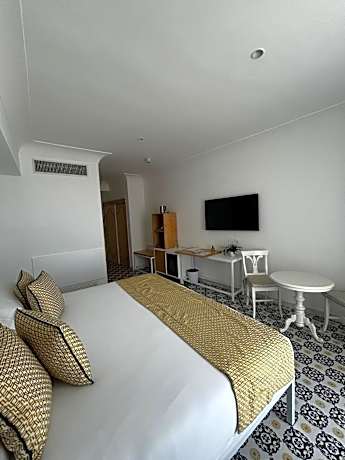 Queen Room with Spa Bath
