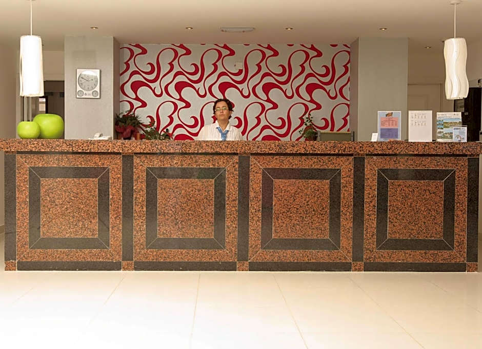 Marlita Beach Hotel Apartments