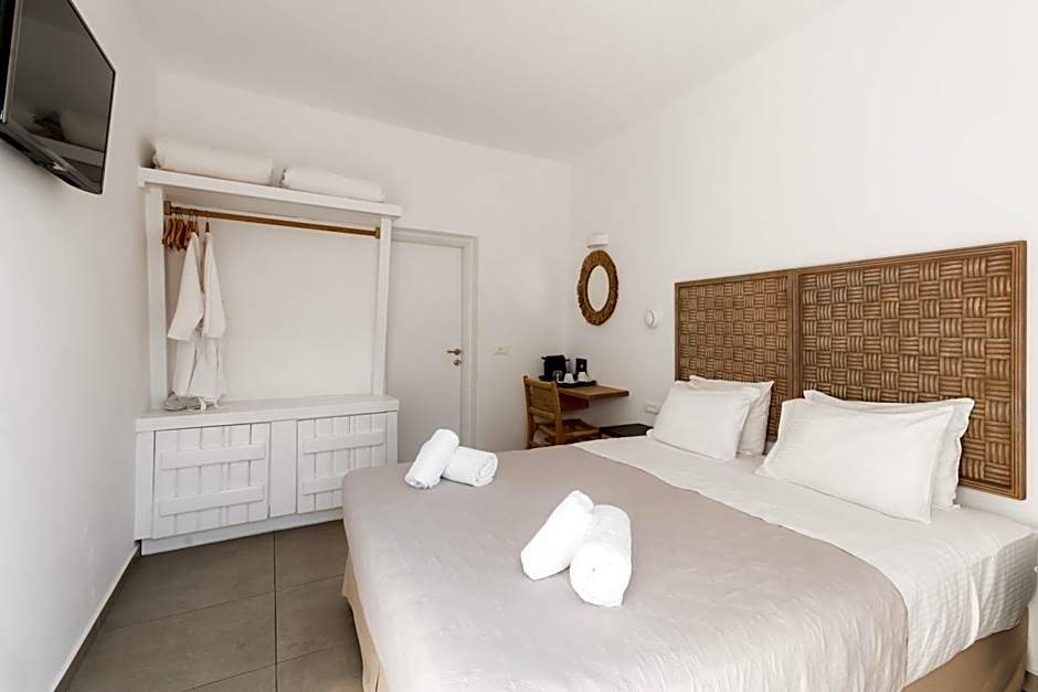 Super Paradise Hotel