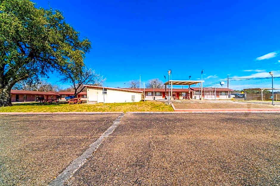 Capital O Hotel Beeville - US 181