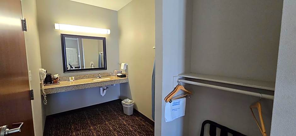 Super 8 by Wyndham Carrizo Springs