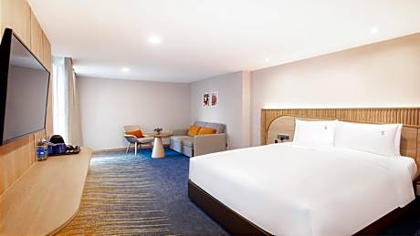 Queen Suite with Kitchenette