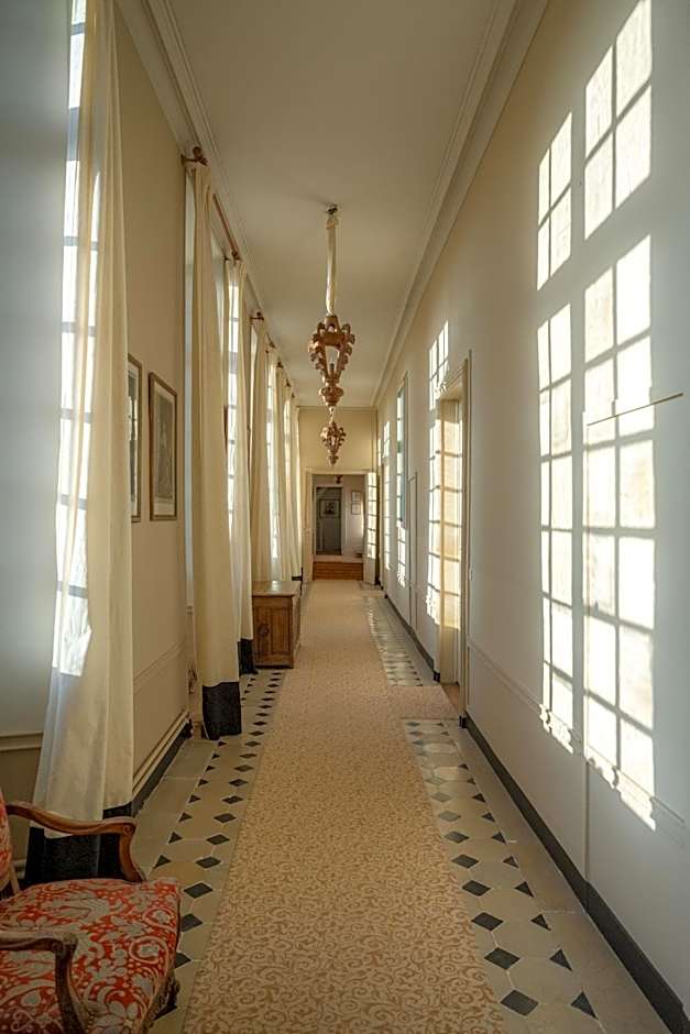 Le Chateau D'Etoges - Les Collectionneurs