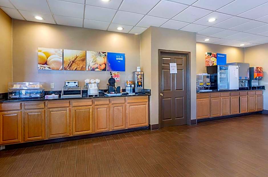 Comfort Inn & Suites Raphine - Lexington near I-81 and I-64