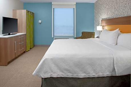 1 Queen Bed Studio Nonsmoking