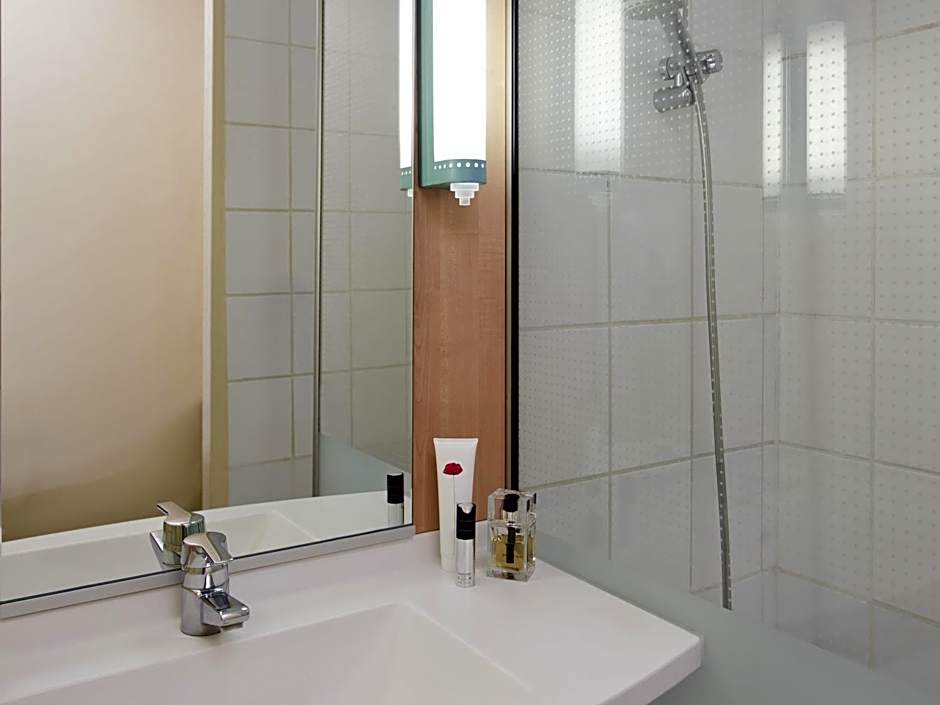 Ibis Roanne Le Coteau Hotel Restaurant