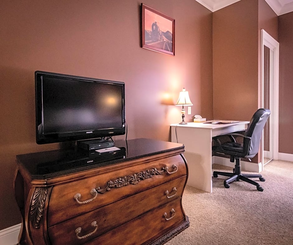 Depot Inn & Suites
