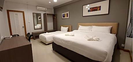 โรงแรมอินทราเพลส