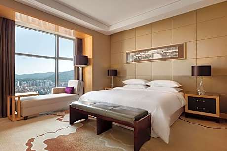 Club Deluxe Suite