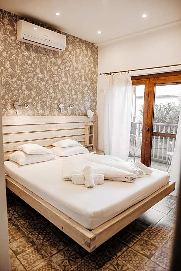 Fészek -Étel és Hotel-