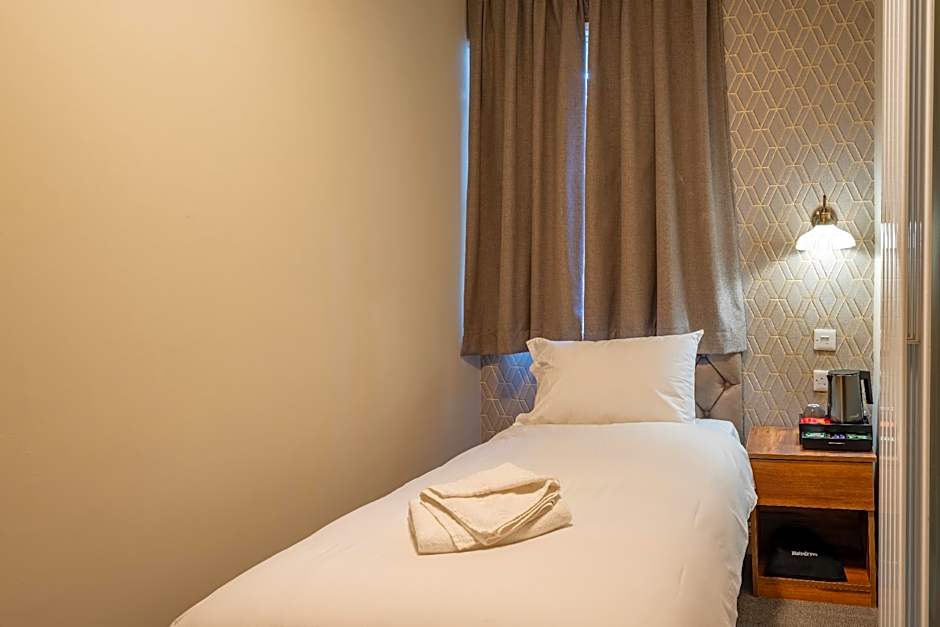 Uno Thames Hotel