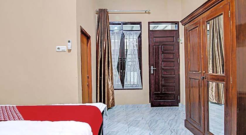 OYO 92176 Sandira Syariah