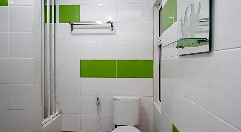 RedDoorz Plus near Pasar Gede Solo