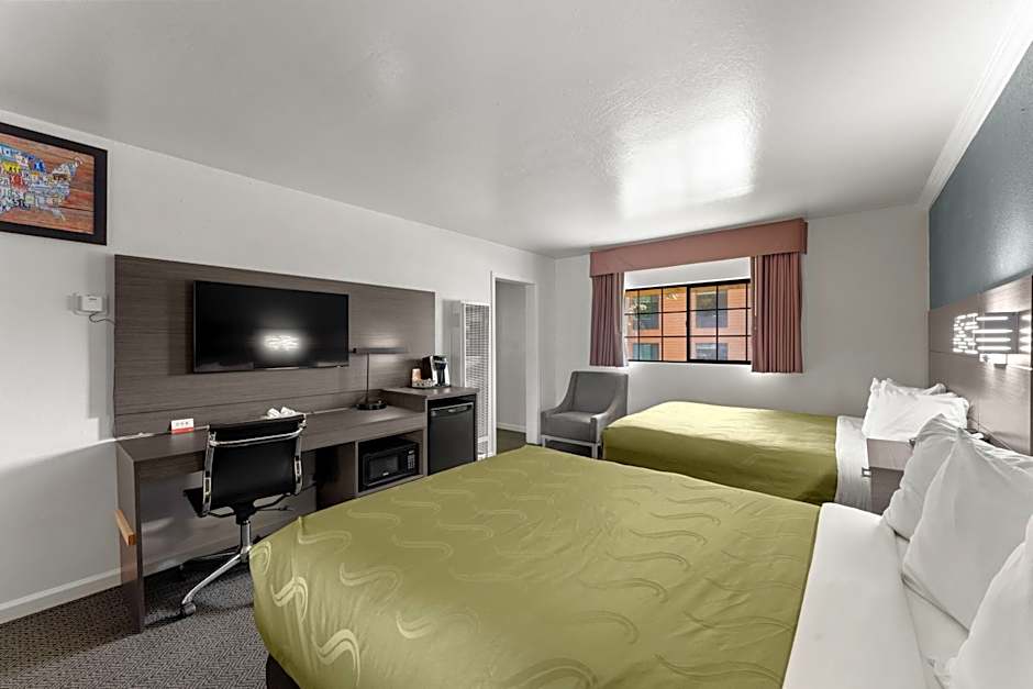 Econo Lodge Inn & Suites Heavenly Village Area