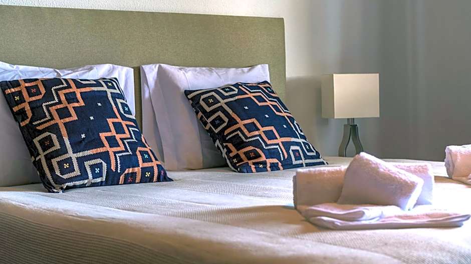 Pine House - Faro Airport, Beach and City Center