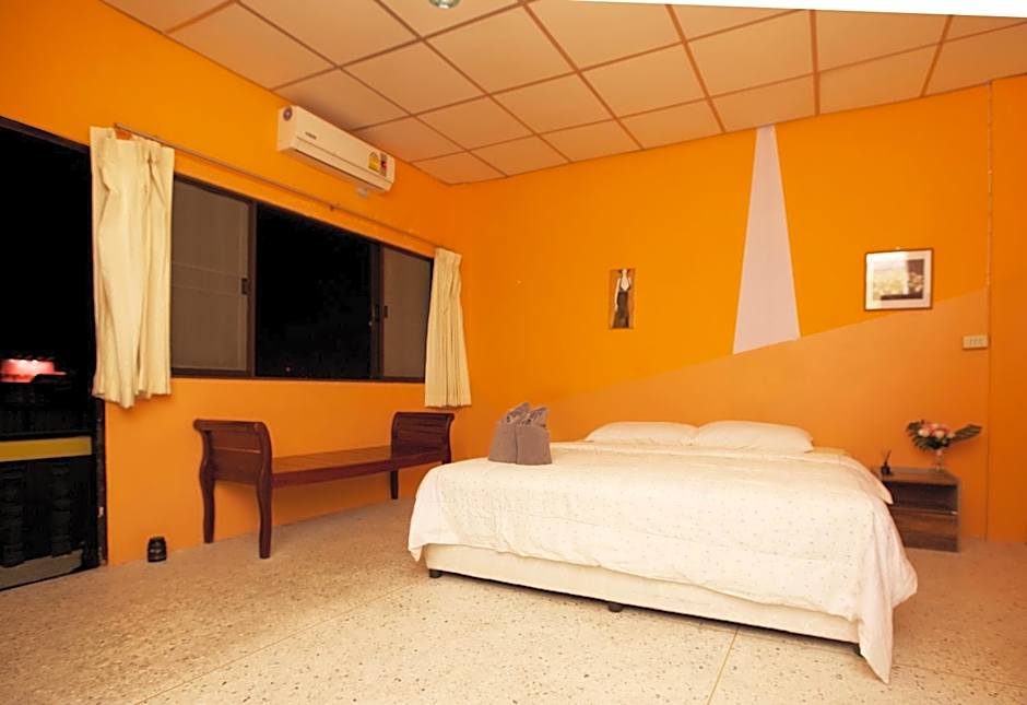 Holiday Phangan - Hostel & Bar