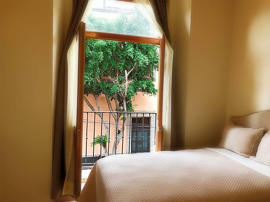 CASA DONCELES PREMIUM PENTHOUSE, Prime Location, Super Spacious!!