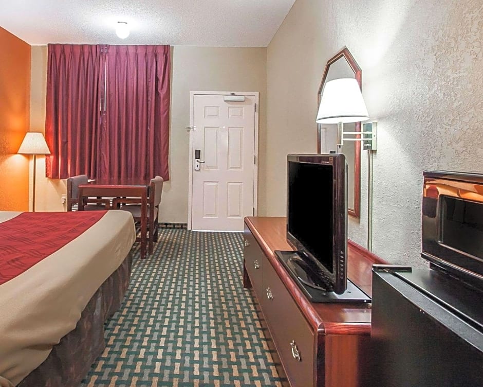 Econo Lodge Inn & Suites Northport