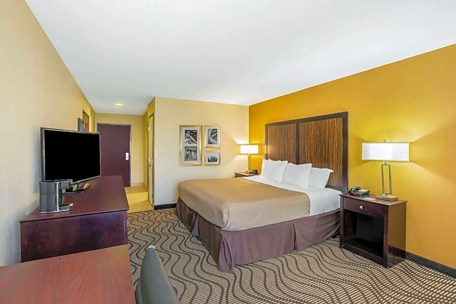 La Quinta Inn & Suites by Wyndham Floresville