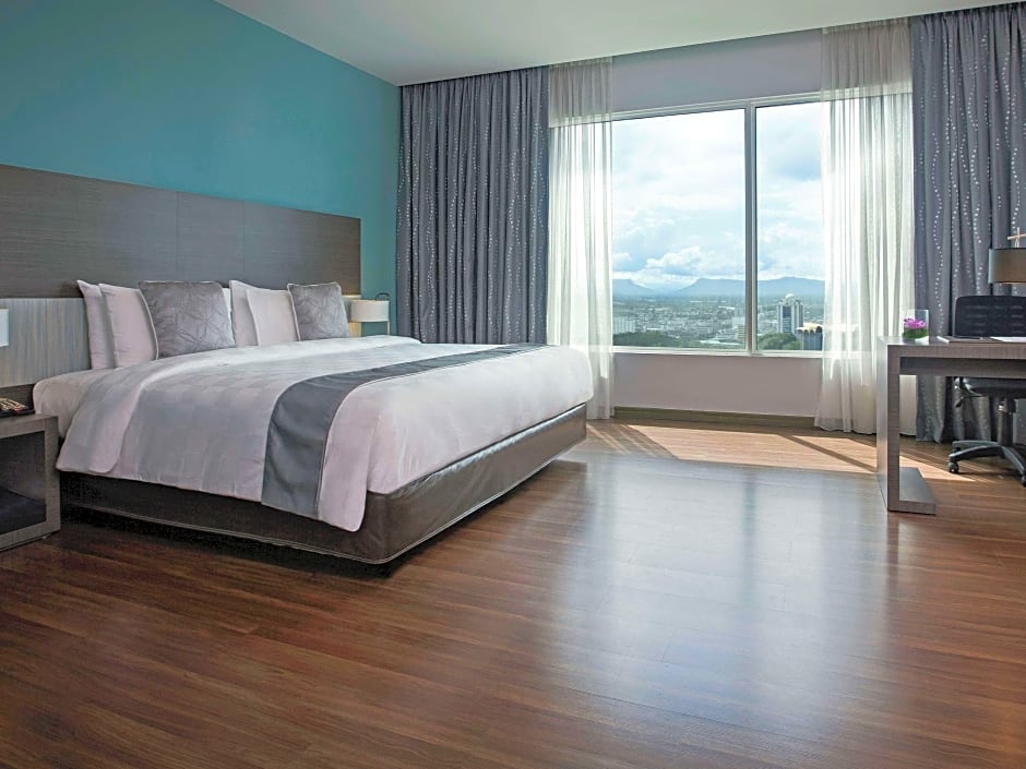 Photo 1 of 2 of Superior 1 King Bed