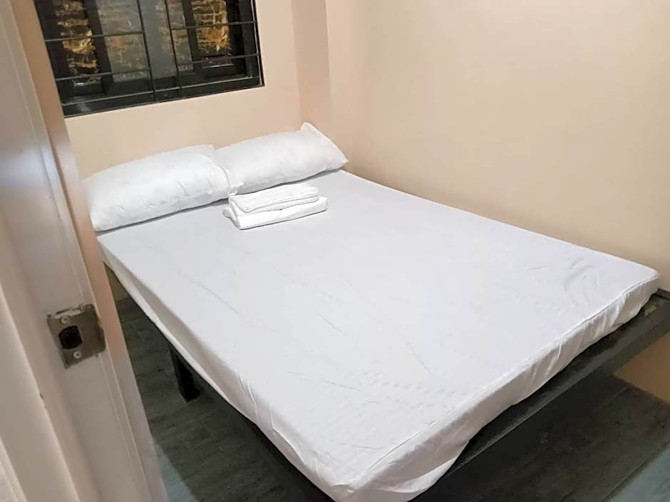 RedDoorz @ JJ & KAYE APARTMENT