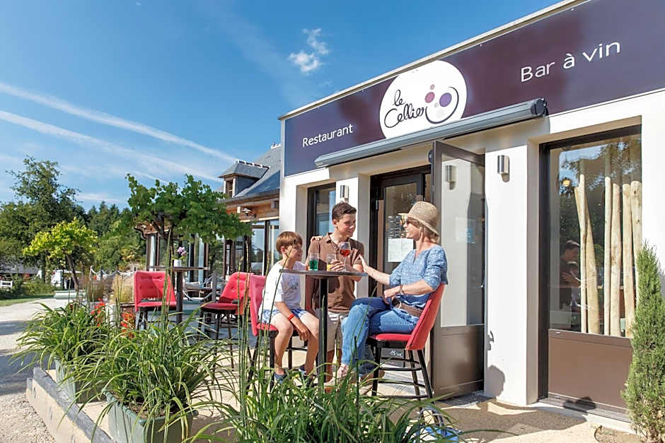 Insolites, Les Ormes, Epiniac