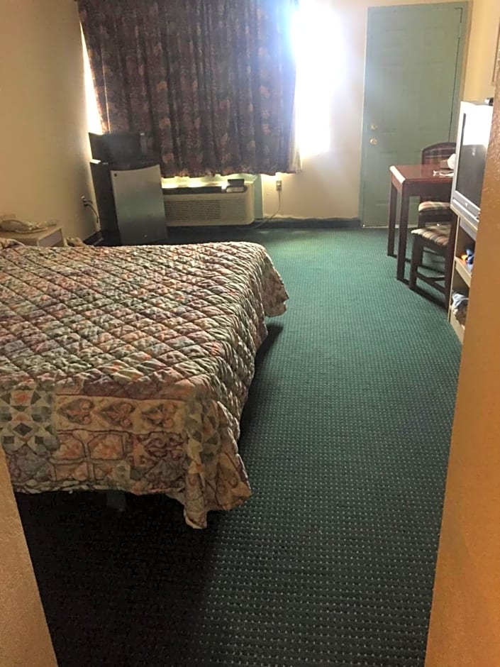 Camelot Inn