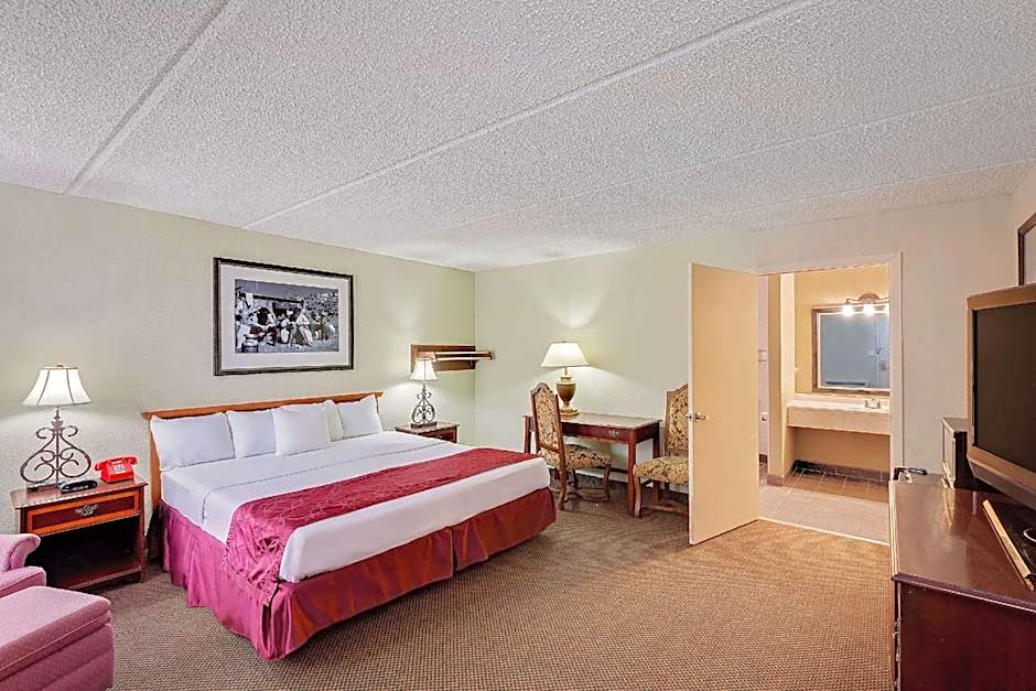 Photo 1 of 1 of 1 King Bed, Hearing/Mobility Accessible, Grab Bars, Bathtub, Nonsmoking