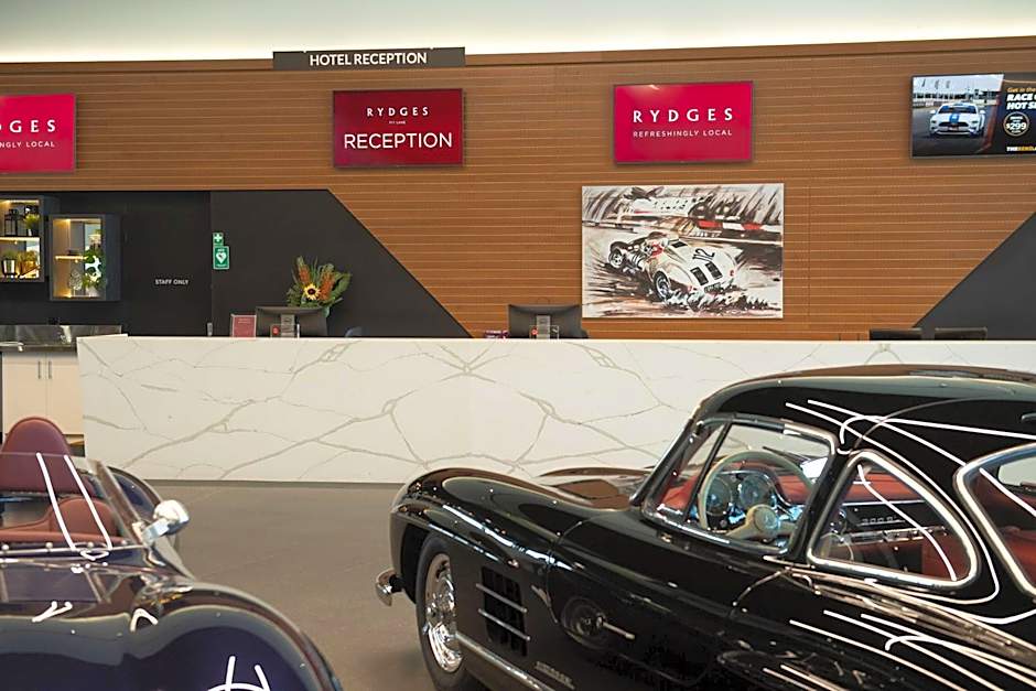 Rydges Pit Lane