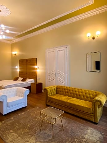 Superior Suite with Street View