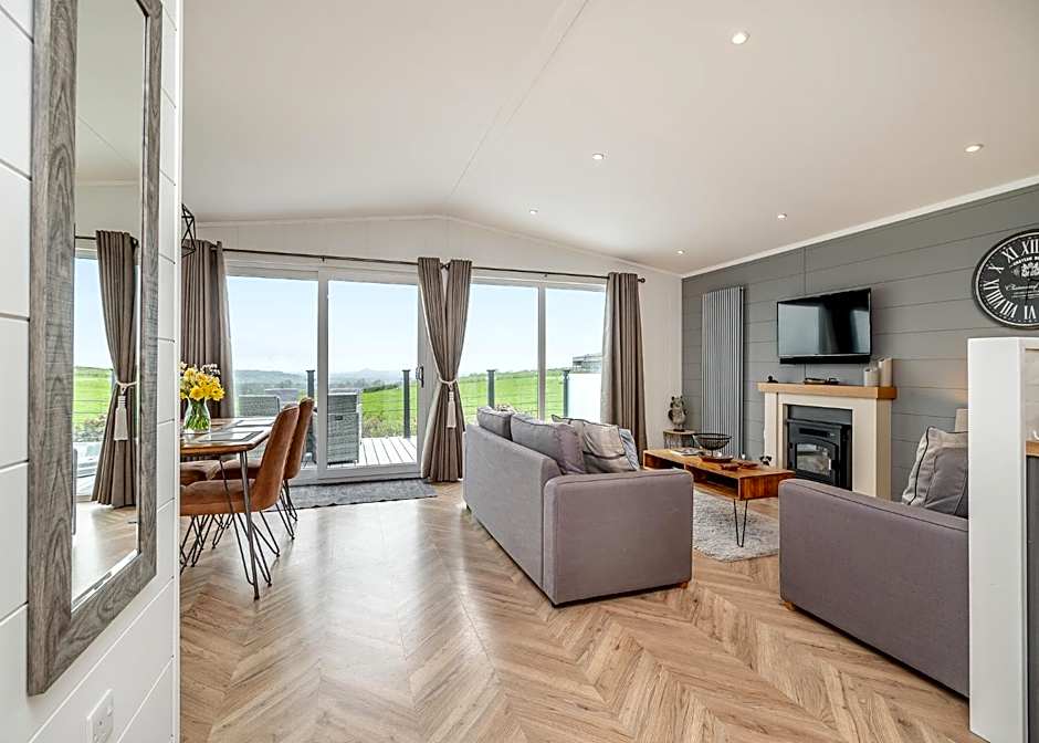 Midsomer Lodges