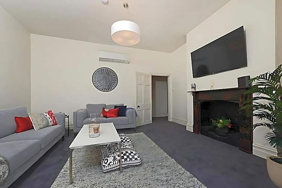 The Lollyshop Apartment in Battery Point