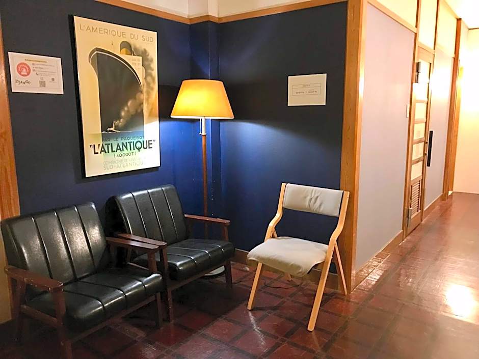 DJANGO Hostel & Lounge