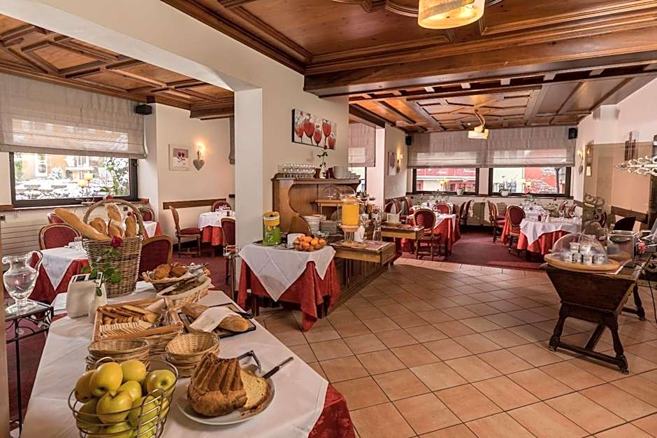 Logis Hostellerie Motel Au Bois Le Sire