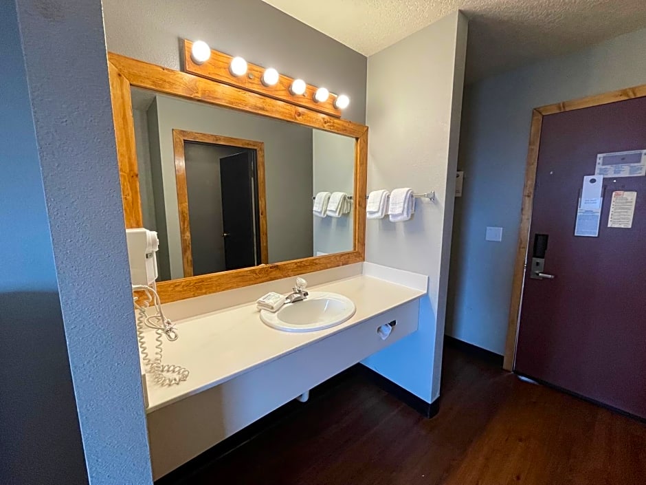 Sunnyside Inn and Suites Clackamas