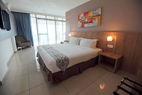 Executive King Studio