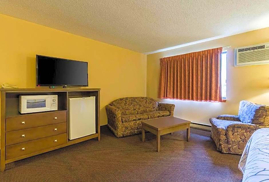 Red Wing Inn and Suite