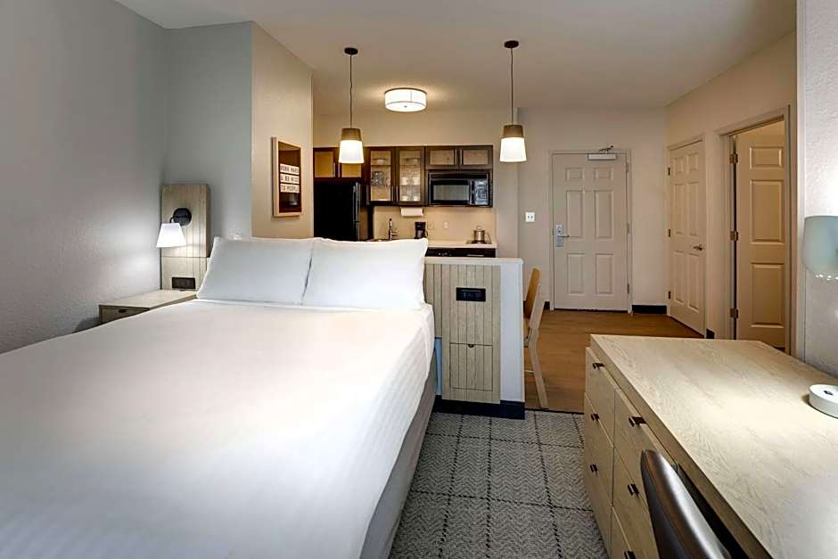 Sonesta Simply Suites Baltimore BWI Airport