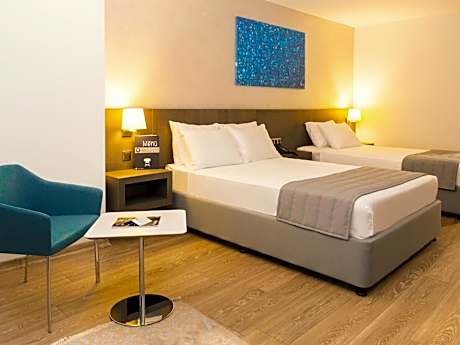 Family room capacity 3