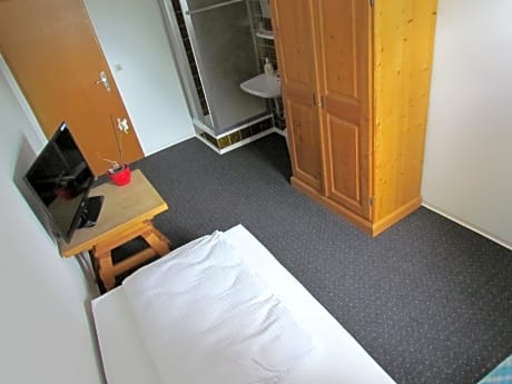 Single Room with Shared Toilet