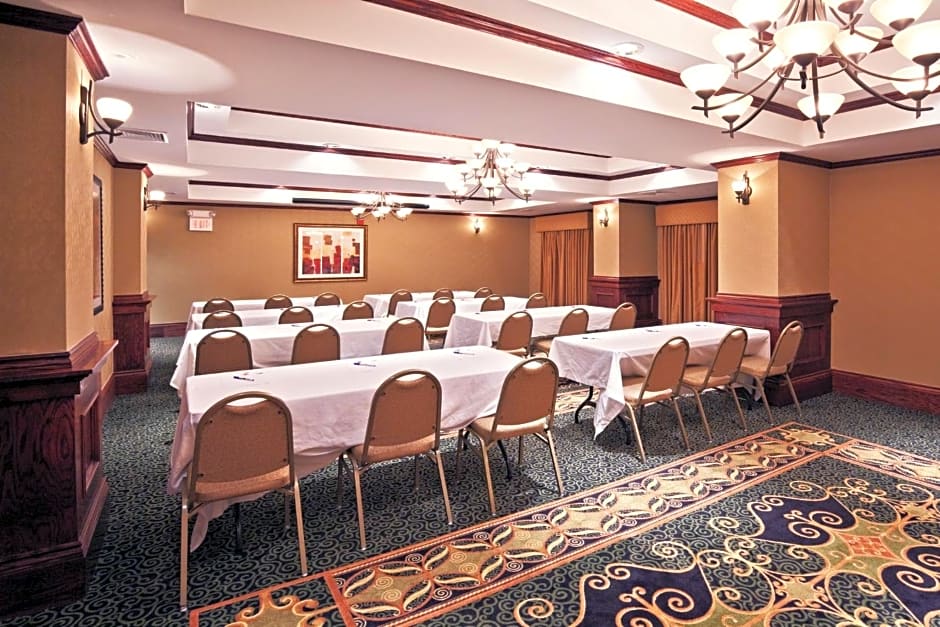 Holiday Inn Express Hotel & Suites Shawnee I-40 By IHG