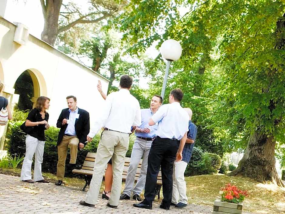 Mercure Kamen Unna