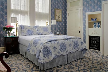 Two-Bedroom Queen Suite
