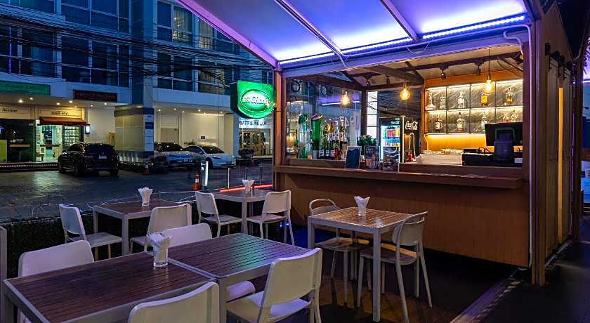 Holiday Inn Express Bangkok Soi Soonvijai By IHG