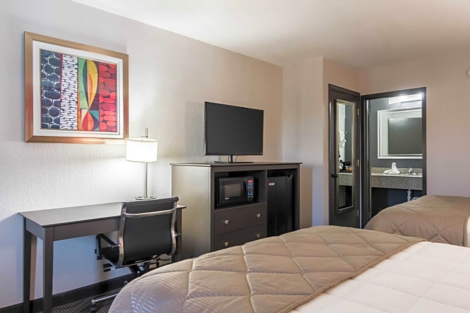 Clarion Inn & Suites Russellville I-40