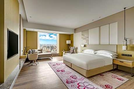 Executive Deluxe King Room with Executive Lounge Access