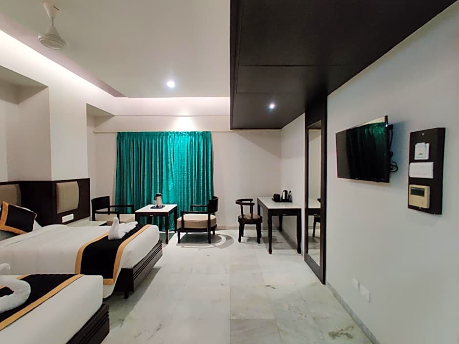 Hotel Saratharajans