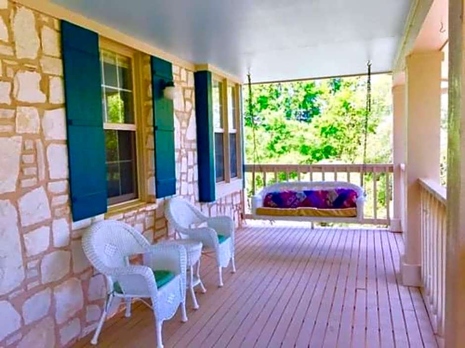 CHANTILLY LACE COUNTRY INN - BED AND BREAKFAST - ADULT ONLY